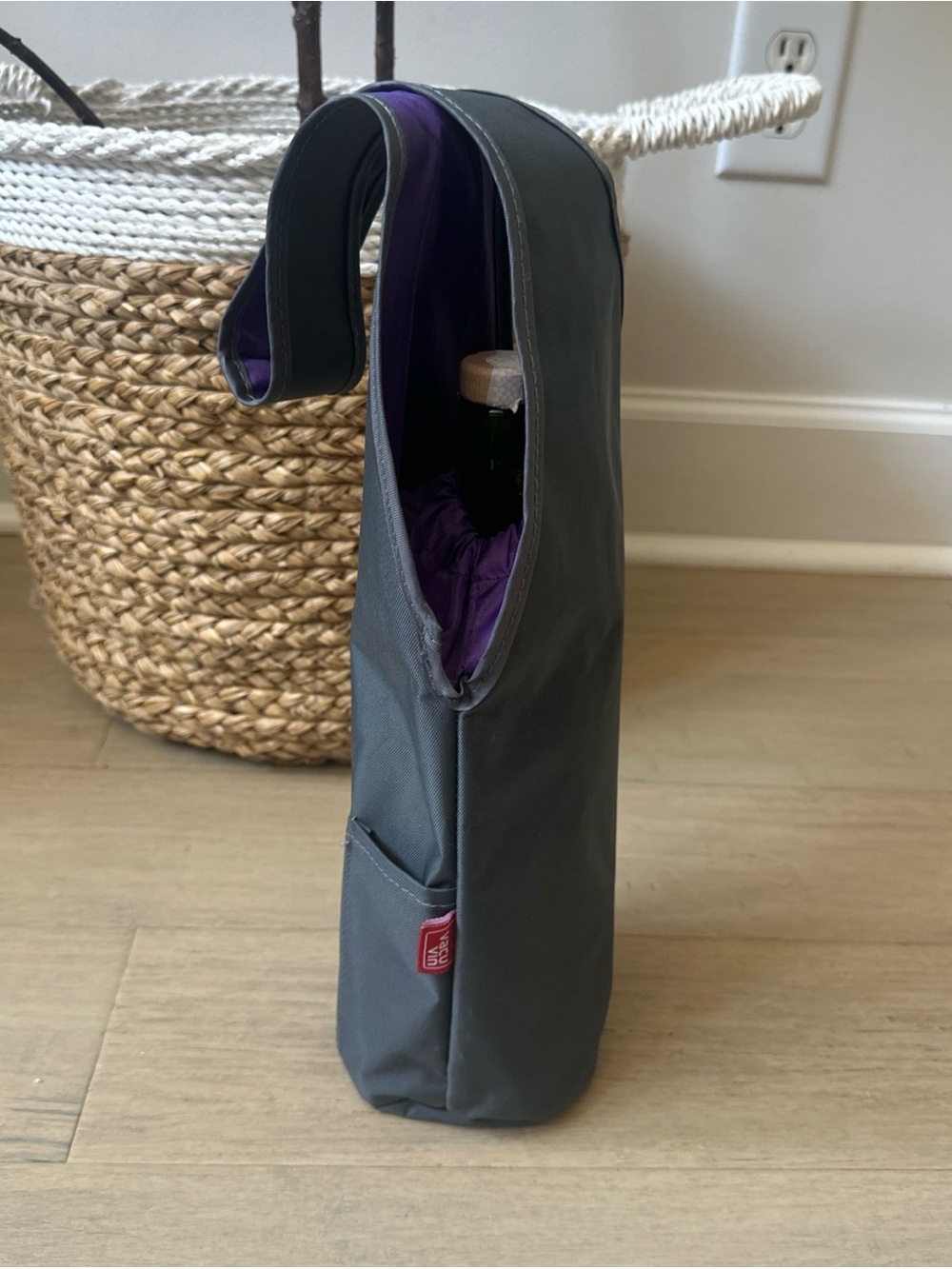Vacu Vin Gray Single Bottle Wine Carrier Gift Bag with Purple Interior